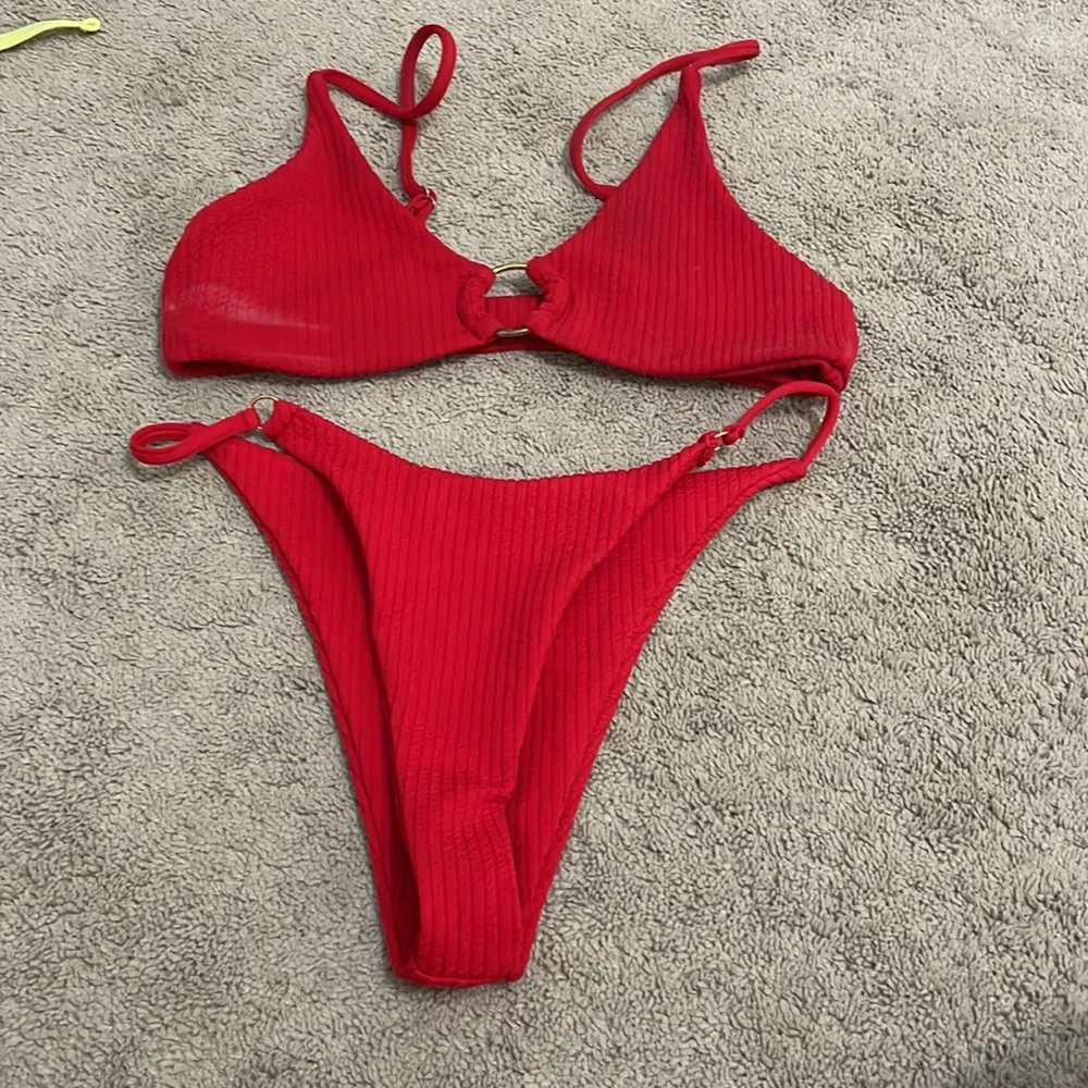 Bathing suits - Picture 14 of 15